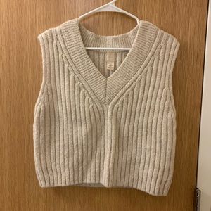 SOLD: H&M cream/tan sweater vest in size small. Worn twice. Excellent condition